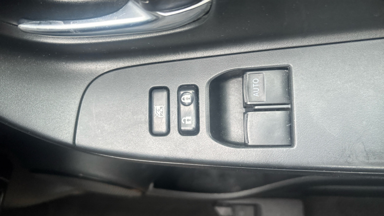 Toyota Yaris 1.5 VVT-i Design 5dr Petrol Hatchback